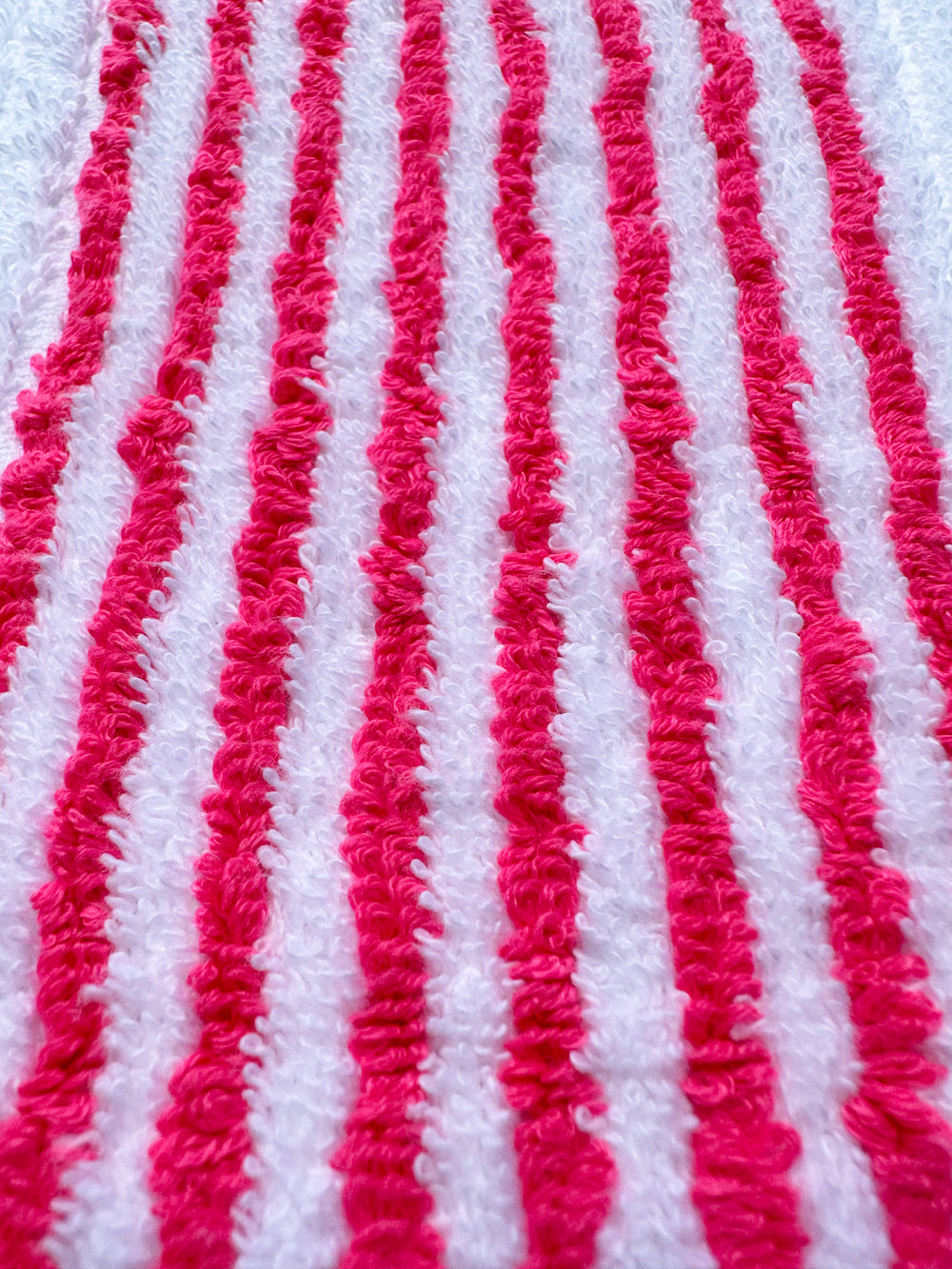 SCOTTSDALE - THE LEAF - NEON PINK STRIPES MEDIUM TOWEL